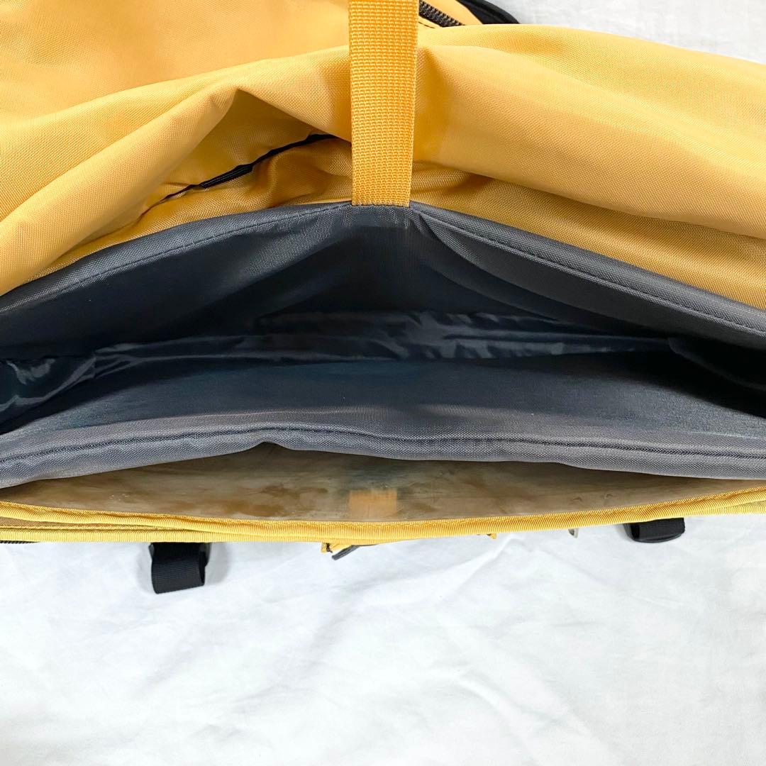 美品 mountain hard wear ワンショルダー メッセンジャーバッグ