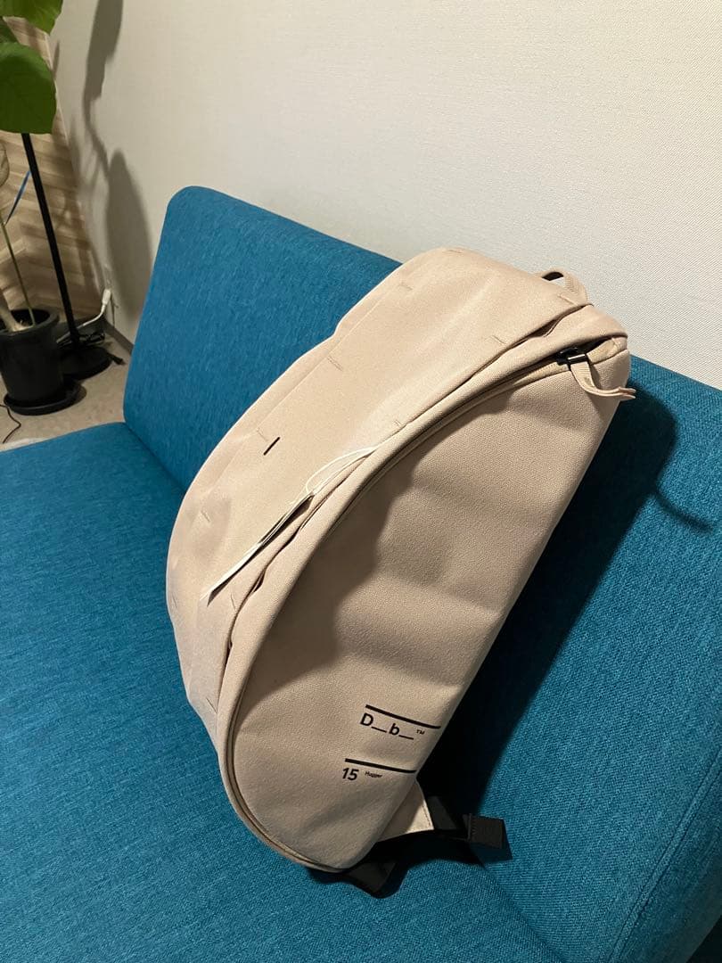 北欧　新品DBディービー サイドアクセスバックパック 15L beige サイドアクセスが使いやすい小振りなミニマルアーバンリュック！Dbの