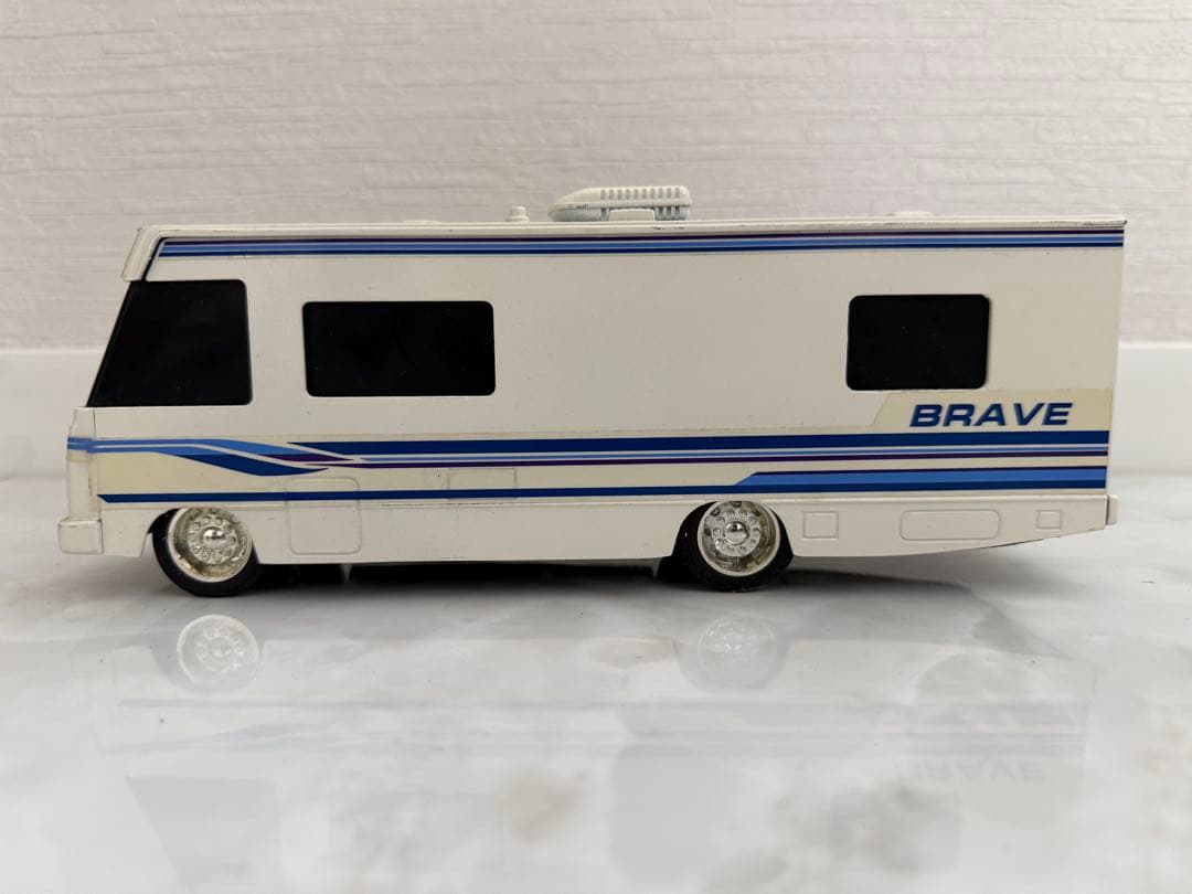 ウィネベーコブレイブ WINNEBAGO BRAVE ミニカー