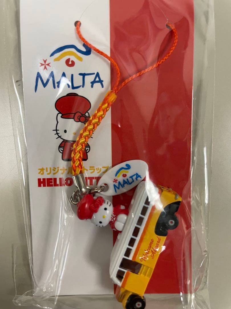 【非売品】Sanrio マルタ島限定　ハローキティ バス型ストラップ