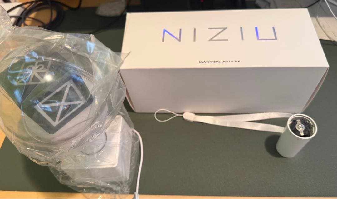 NiziU OFFICIAL LIGHT STICK ペンライト 【未使用】 NiziU OFFICIAL LIGHT STICK ペンライト 一式｜Yahoo!フリマ（旧PayPay