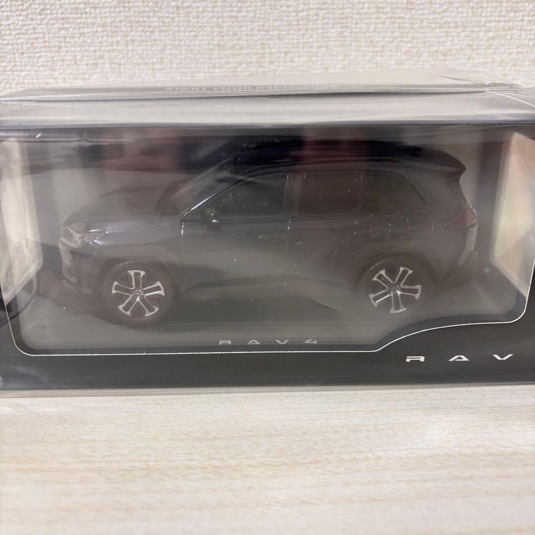 新型RAV4 カラーサンプル Z ハイブリッド ダークブルーマイカ