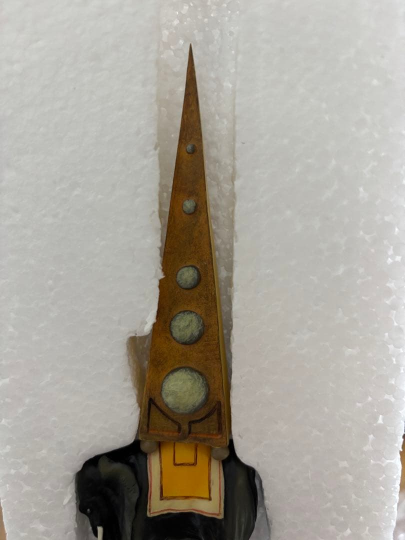 サルバドール・ダリ作 「聖アントニウスの誘惑」から象（ゾウ）の彫刻