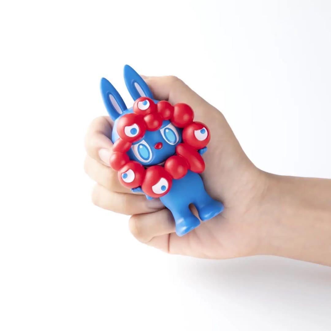 ラブブ　ミャクミャク　ストラップ付きフィギュア　万博　LABUBU