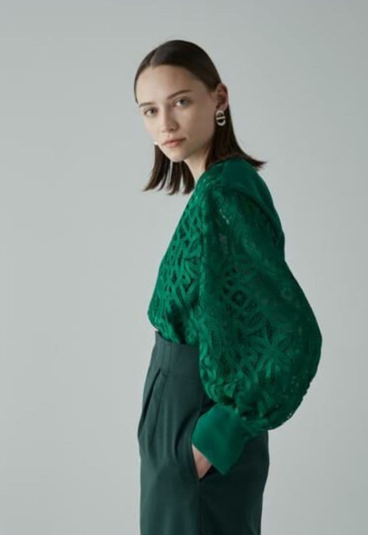 新品未使用 アドーアADORE フラワーオーナメントレースブラウス 38