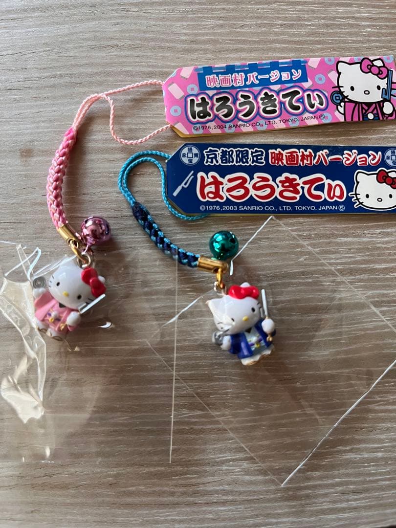 激レア◎京都限定◎太秦映画村(ピンク＆青)キティ◎根付けストラップ