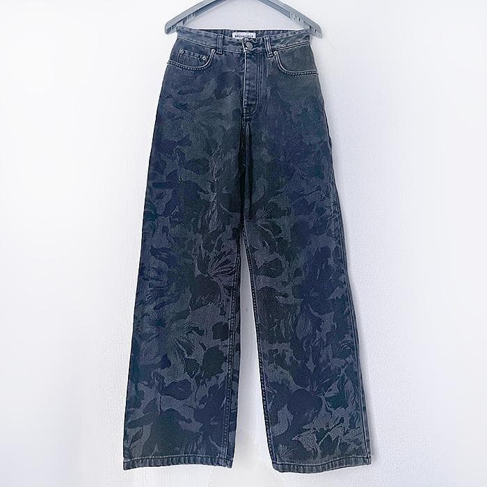 エ*ミ様 BALENCIAGA バレンシアガのデニムパンツ　ボタニカル柄