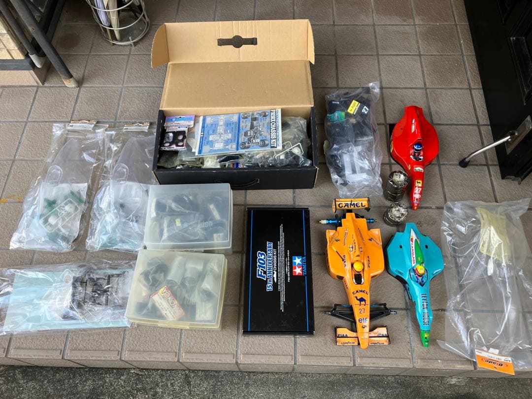 タミヤ　F103 15thアニバーサリーシャーシメカ付き　新品キットその他パーツ
