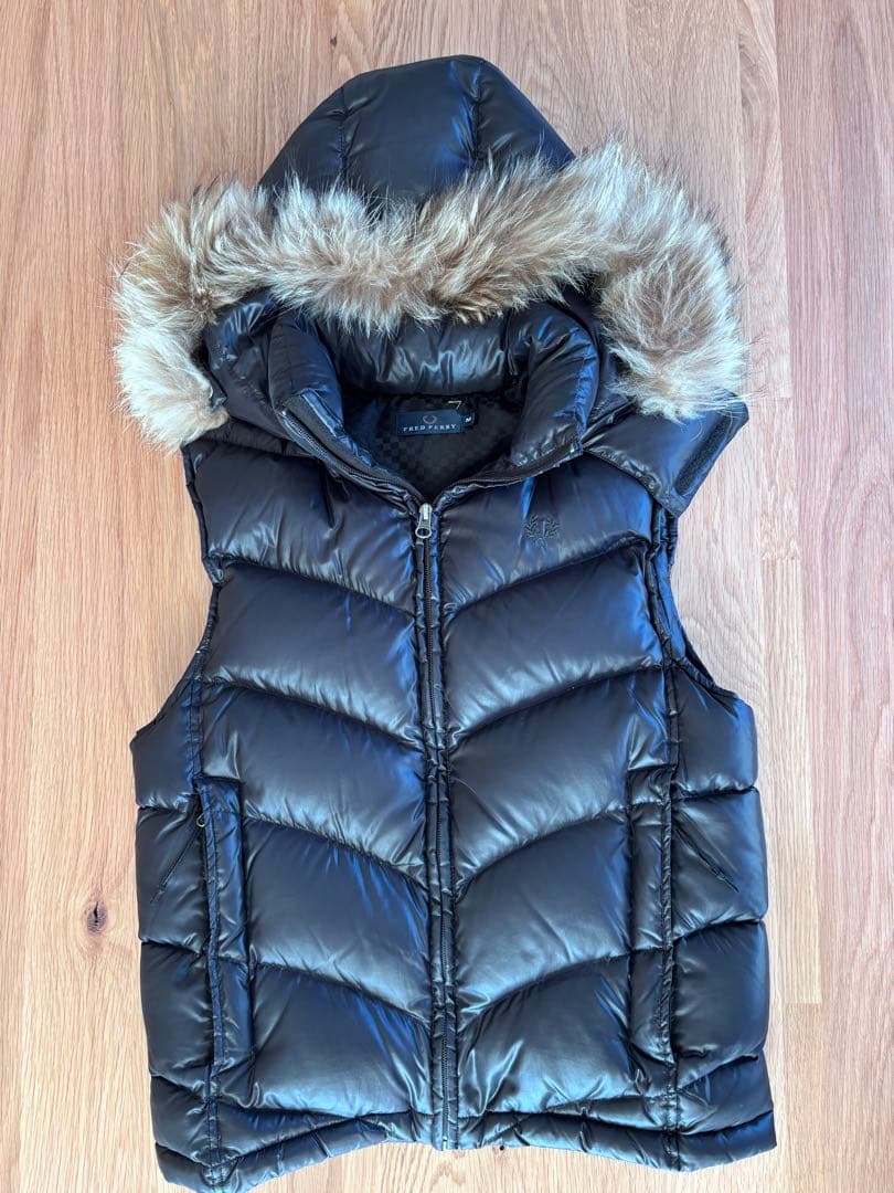 FRED PERRY フード付き リアルファー ダウンベスト Mサイズ ブラック