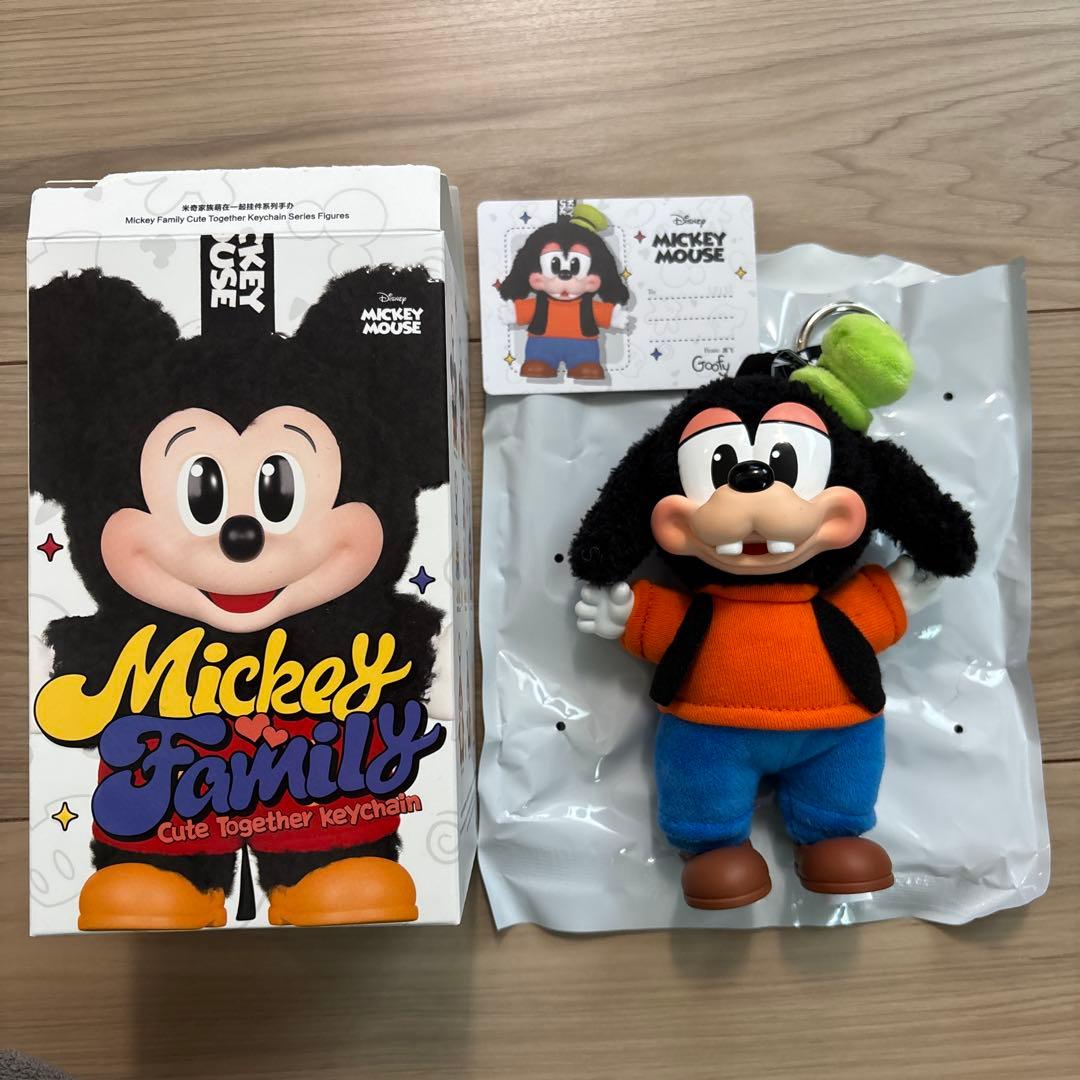 POPMART ディズニー ぬいぐるみキーチェーン グーフィー - メルカリ