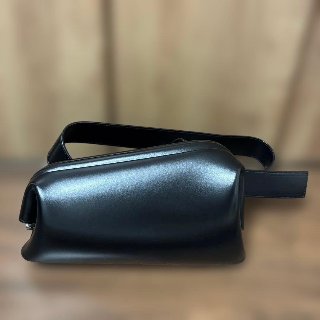 ＜OSOI＞SLIDE BROT OSOI Slide Brot Bag in Black | Lyst
