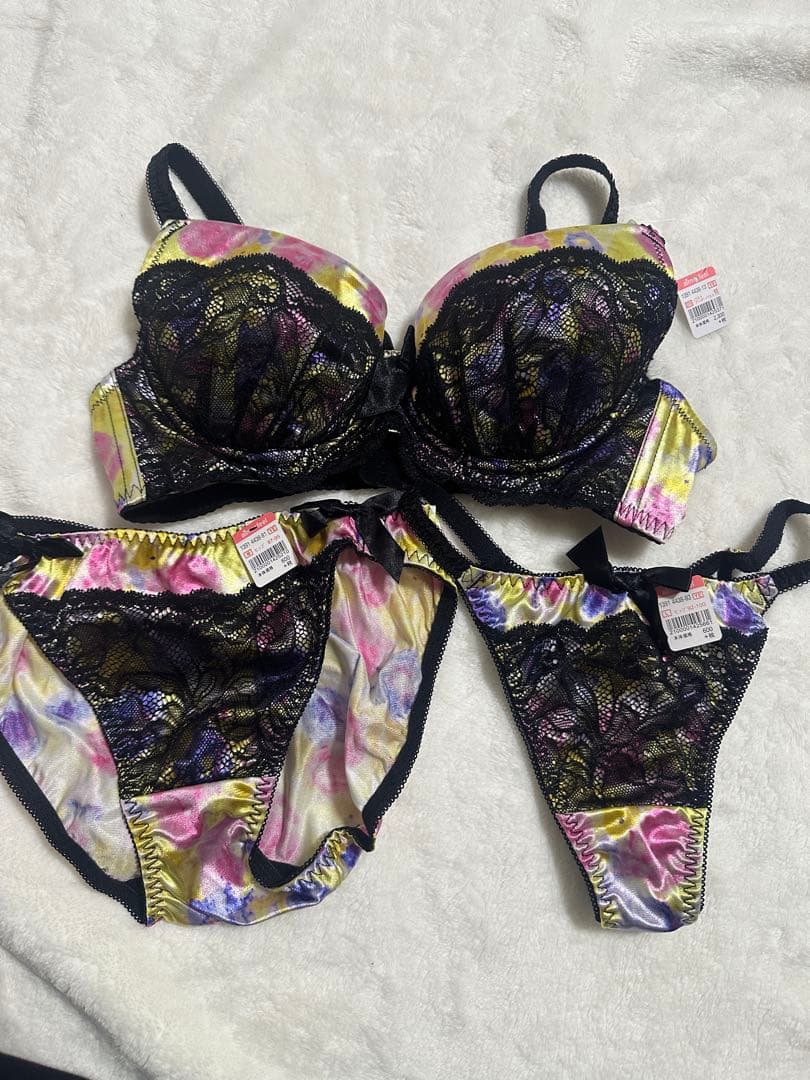廃盤レアエメフィール サテン花柄ブラジャーショーツセット
