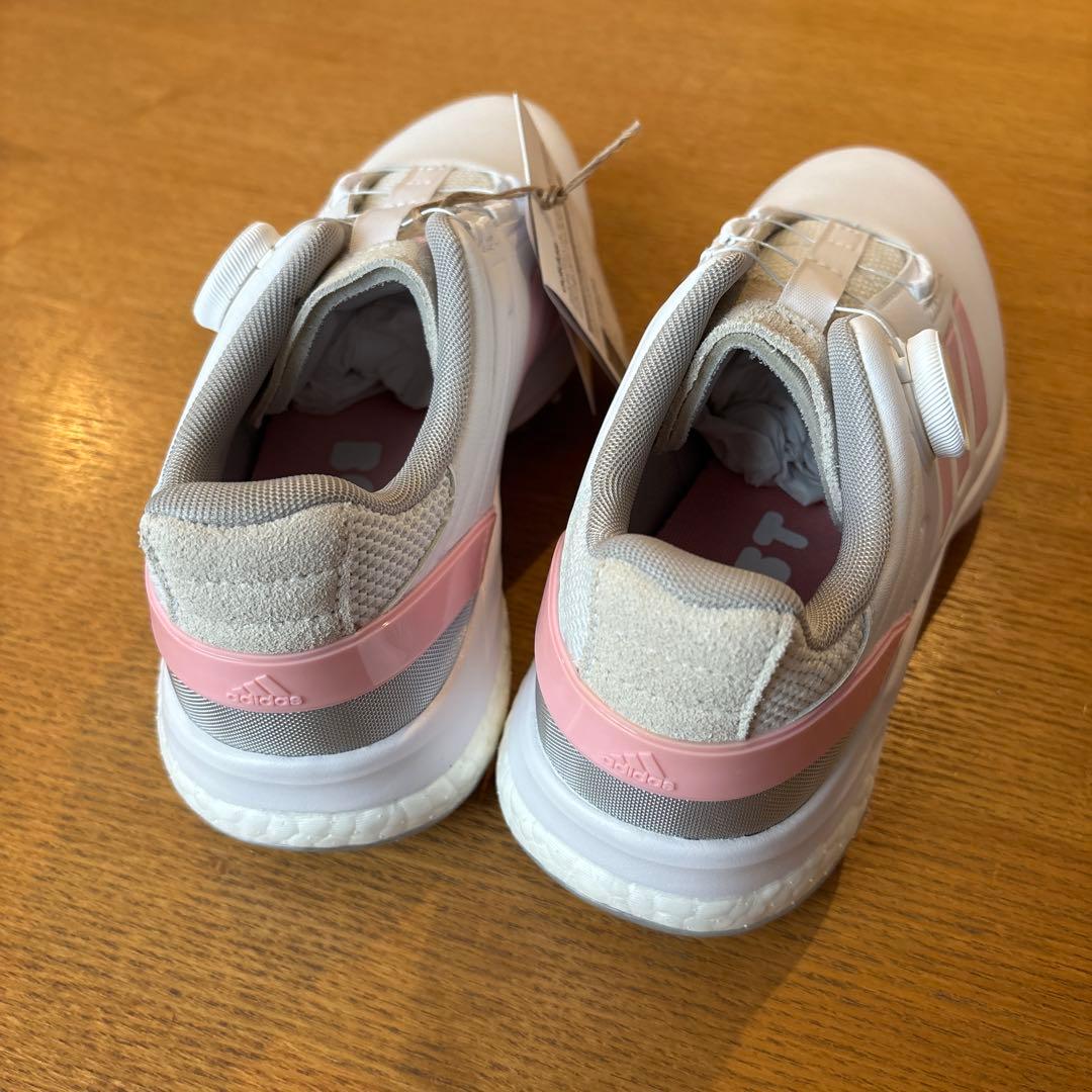 タグ付き未使用adidas BOOST ゴルフシューズ 女性用 ホワイト/ピンク