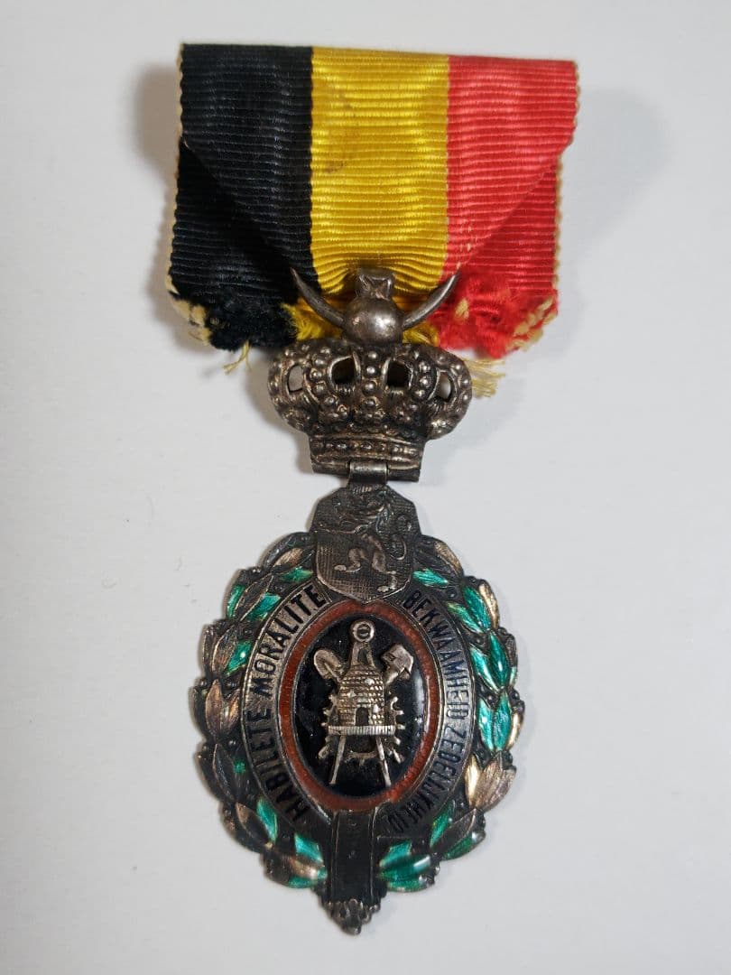 年代物　ベルギー王国　功績勲章　銀製エナメル