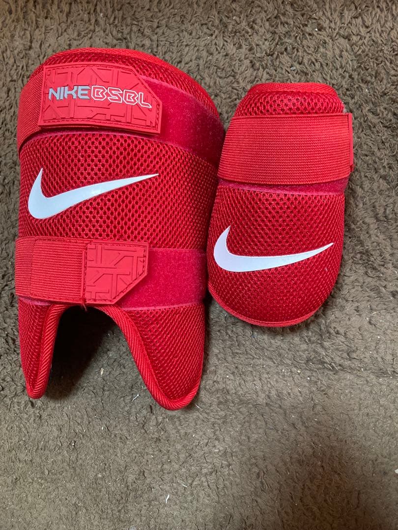 Nike エルボーガード レッド OSOL - メルカリ