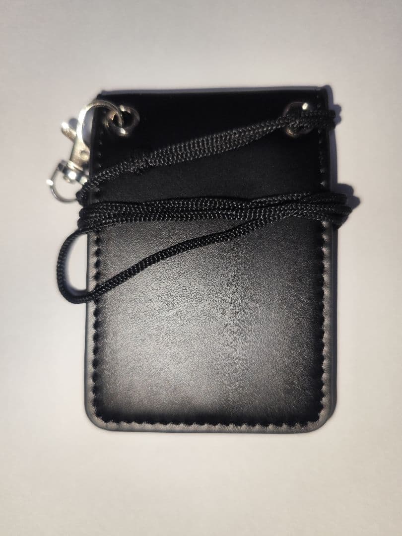 首都　 黒い合成皮革カードケース ストラップ付き