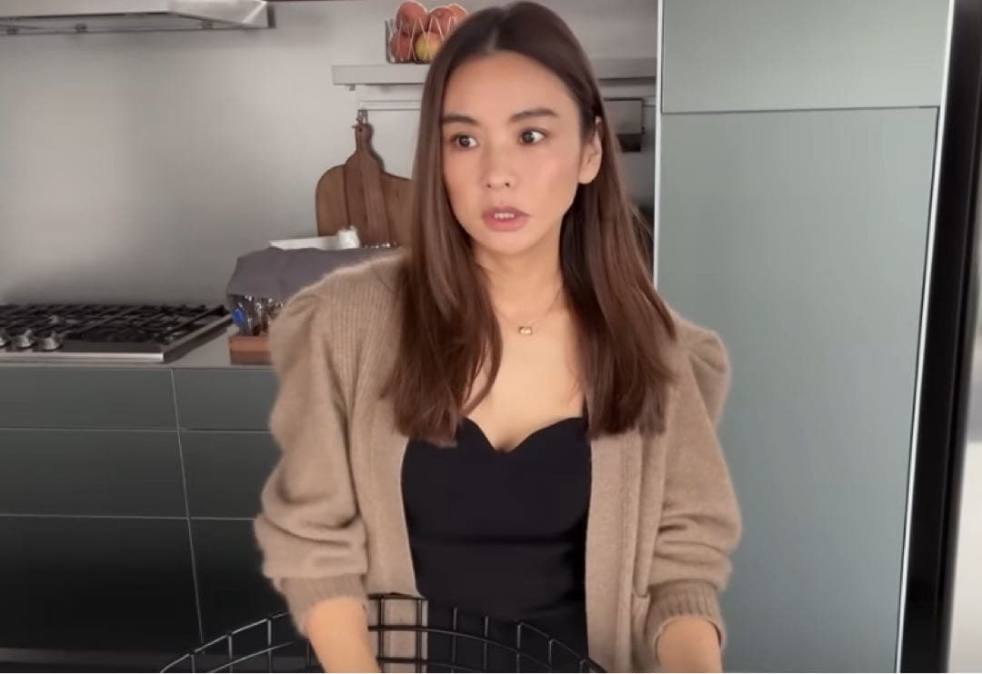 【おすし】LUDLOW★ブラック トップス Shell 滝沢眞規子着 滝沢眞規子さん着用／洗える】メリノウールサテン 2WAYドルマン