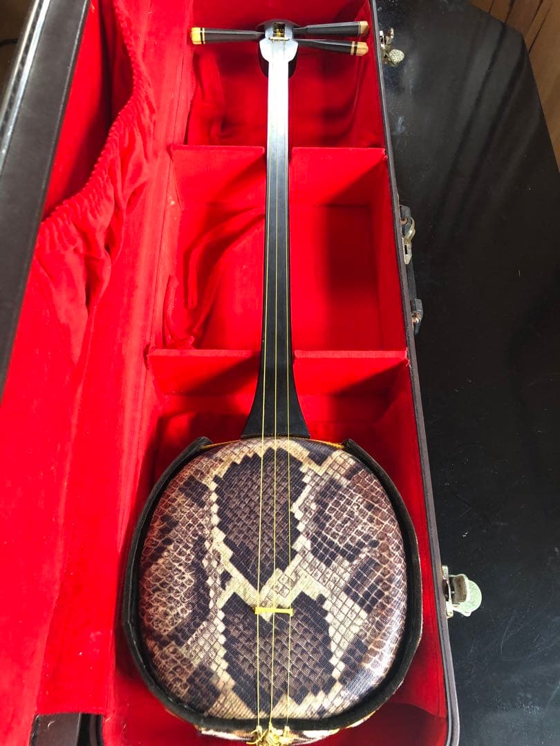 飛*騨様 三味線 ヘビ皮 3弦　中古品