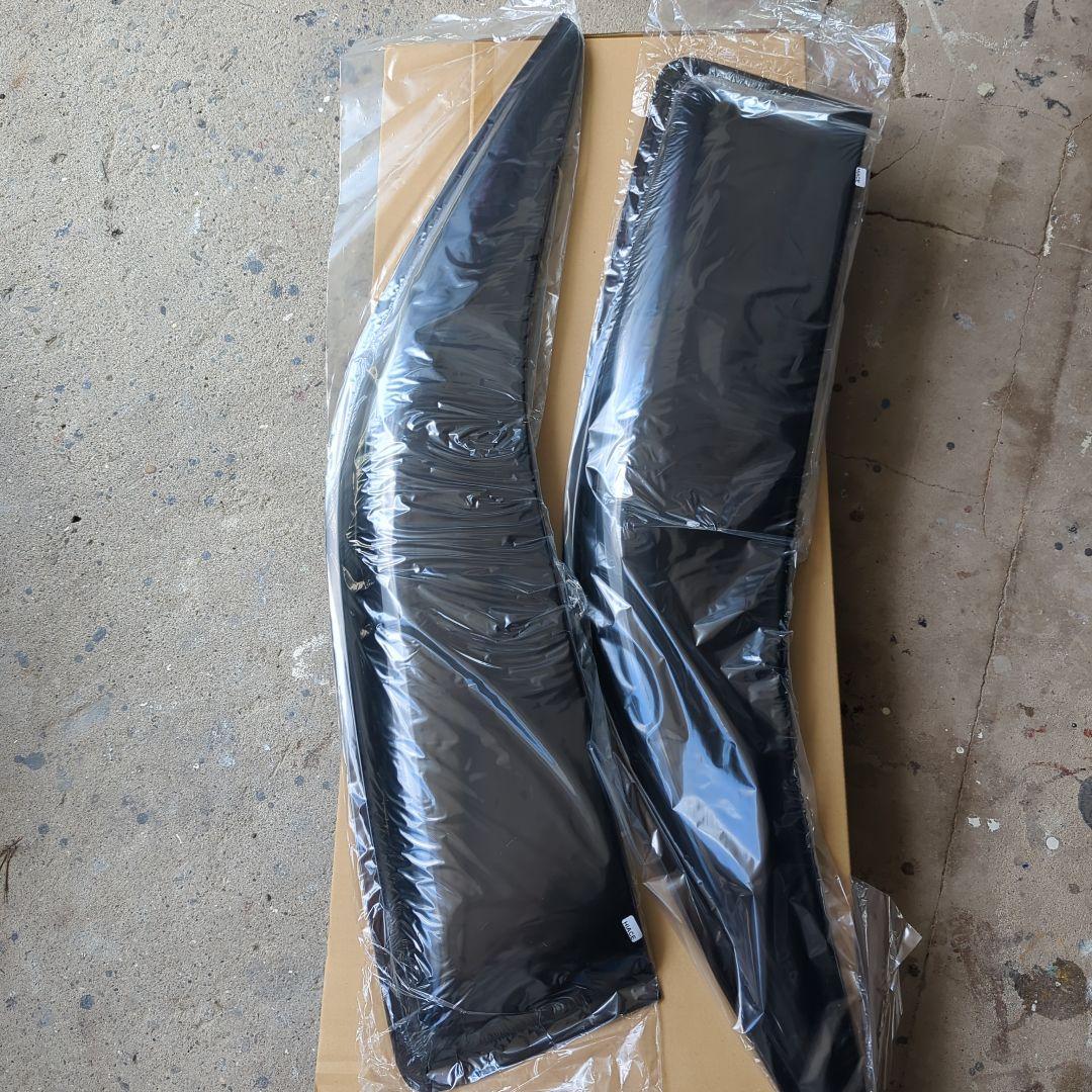 新品未使用ハイエース200系ワイドドアバイザー