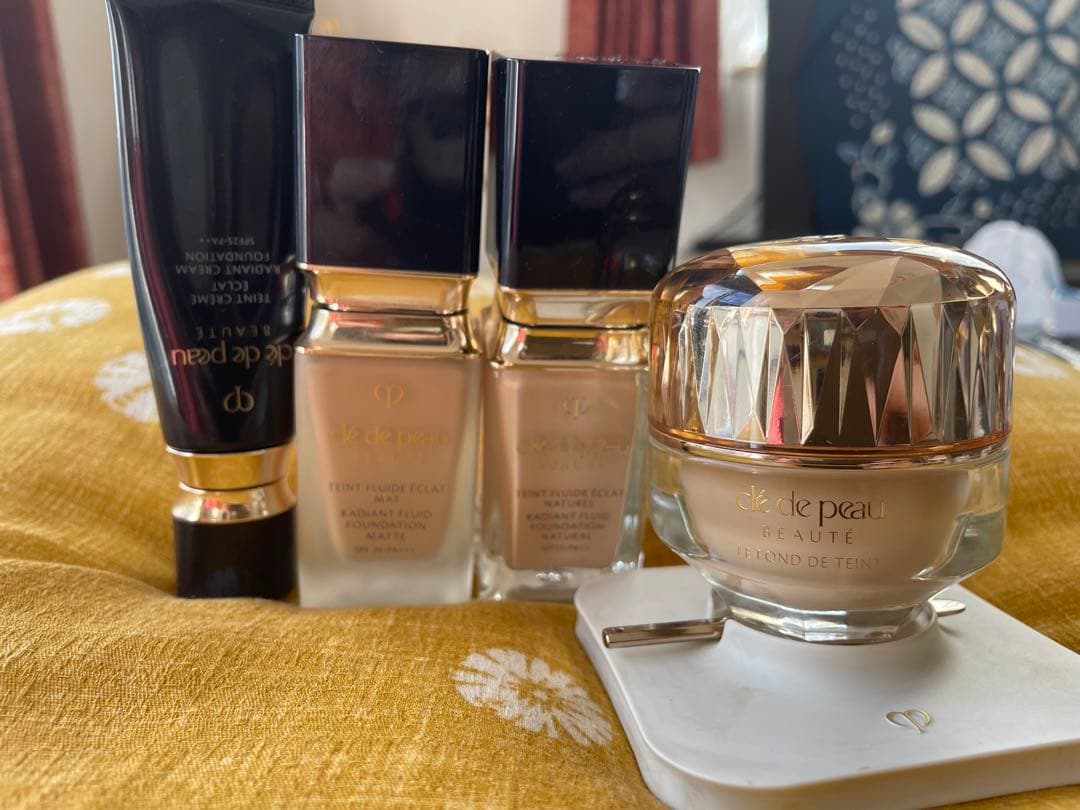 クレ・ド・ポー ボーテ　ファンデーション タンフリュイドエクラ ナチュレル