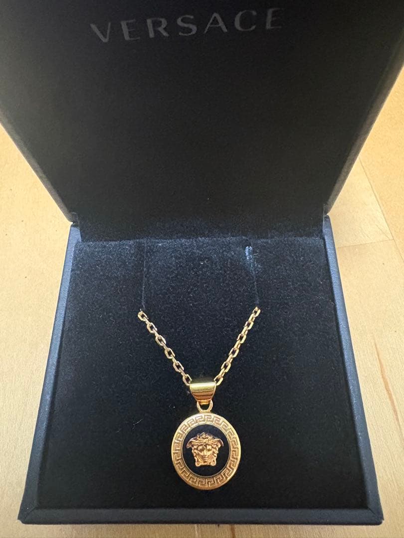 国内正規品　VERSACE ヴェルサーチェ　メドゥーサネックレス　ゴールド