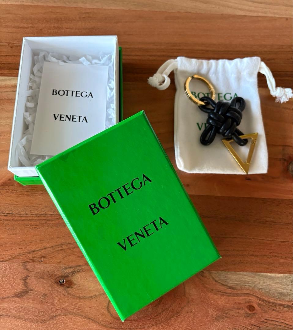 【希少品】【美品】BOTTEGA VENETAトライアングルキーリング
