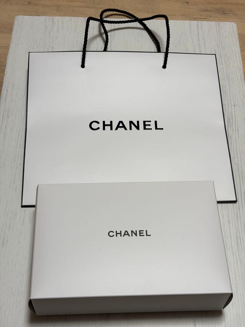 CHANEL シャネル　2024 限定 2024年クリスマスコフレ】シャネル：限定マルチパレットや特別な