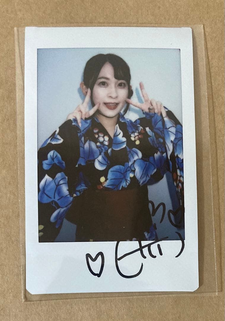 梓ヒカリ 直筆サイン入り チェキ - メルカリ
