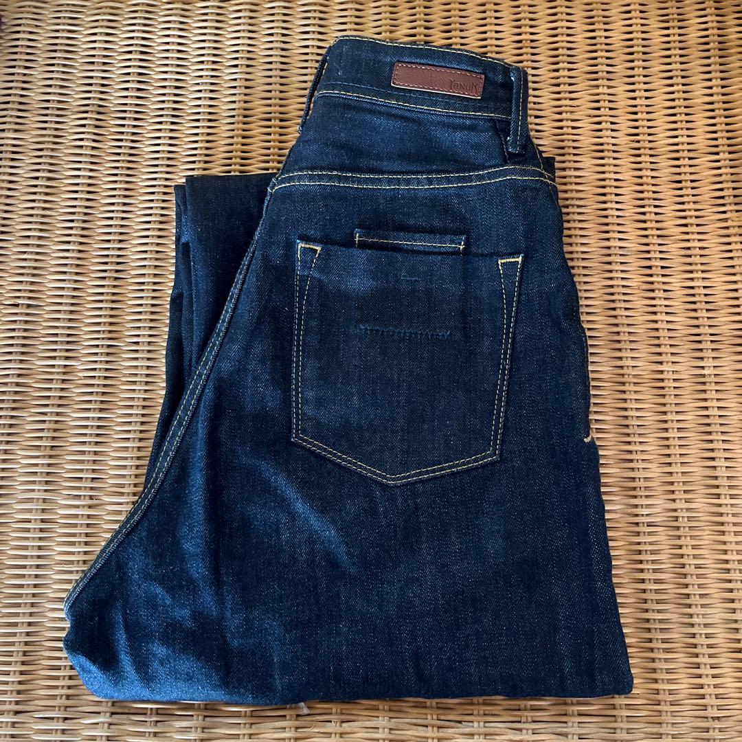 YANUK ダークブルーデニムパンツ