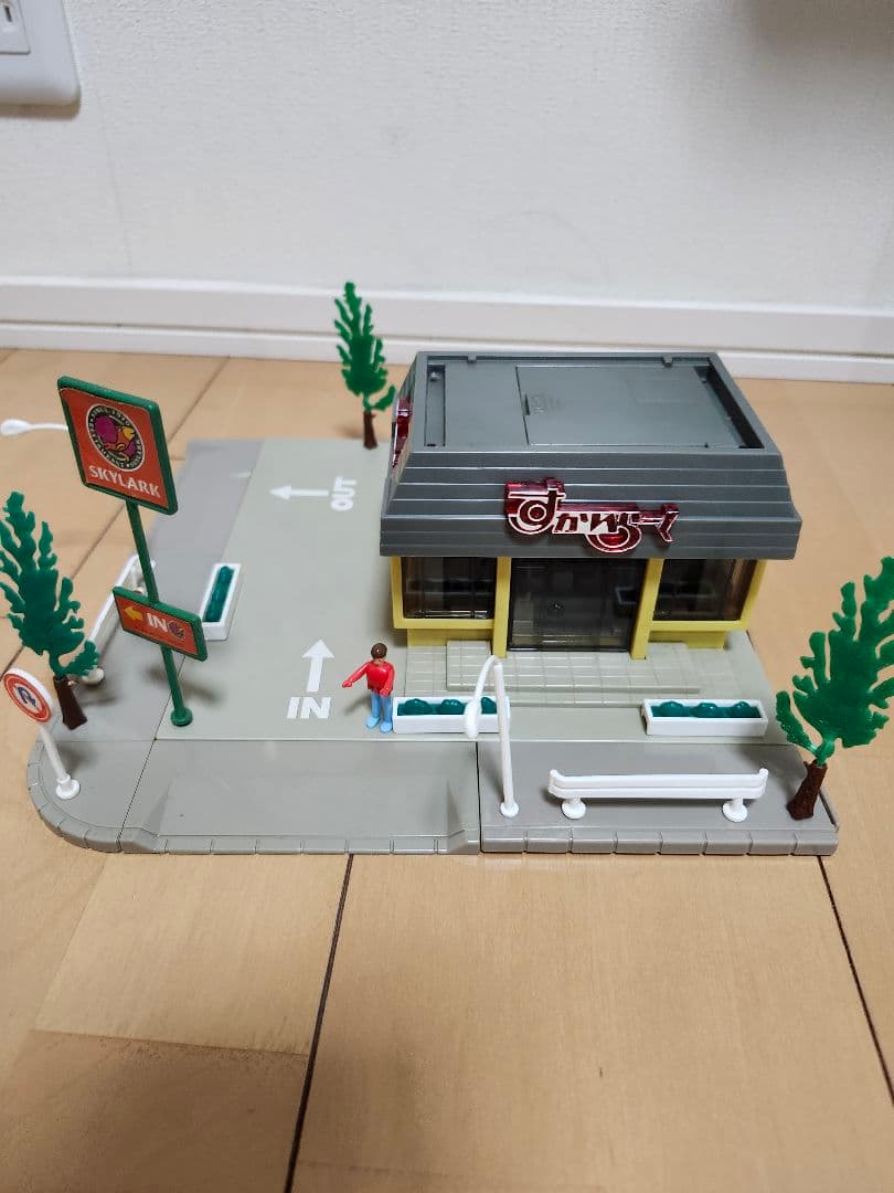 レア品❗トミカタウン すかいらーく 箱付き