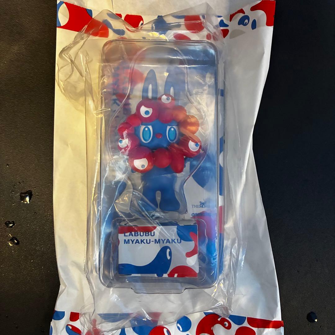 大阪万博限定ラブブ　ミャクミャクストラップ付きフィギュア