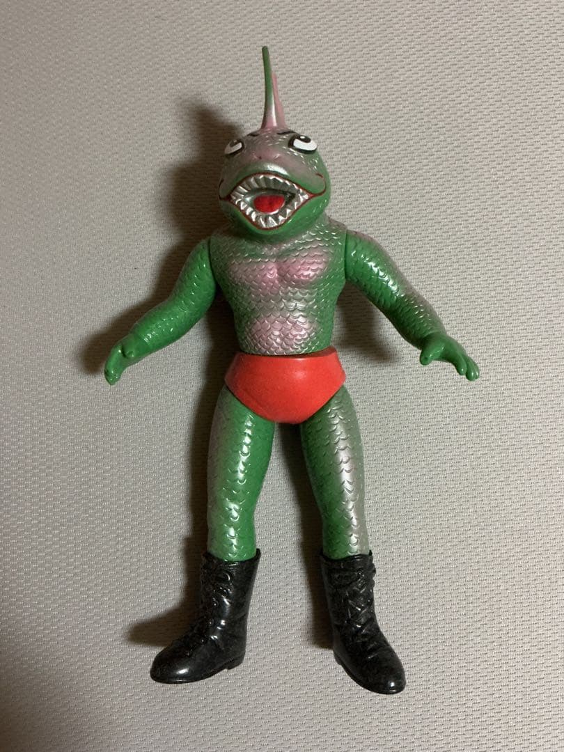 メディコムトイ　タイガーマスク　ピラニアン　ソフビ　タスキ付