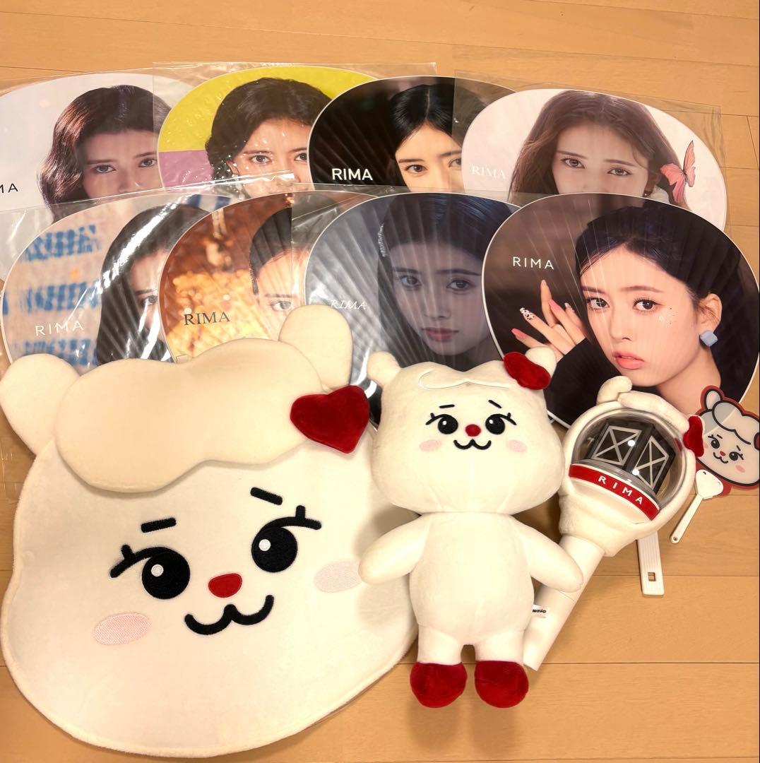 早い者勝ち‼️niziu rima リマ セット ペンライト うちわカバー Amazon.co.jp: NiziU リマ RIMA セット売り 缶バッチ トレカ うちわ
