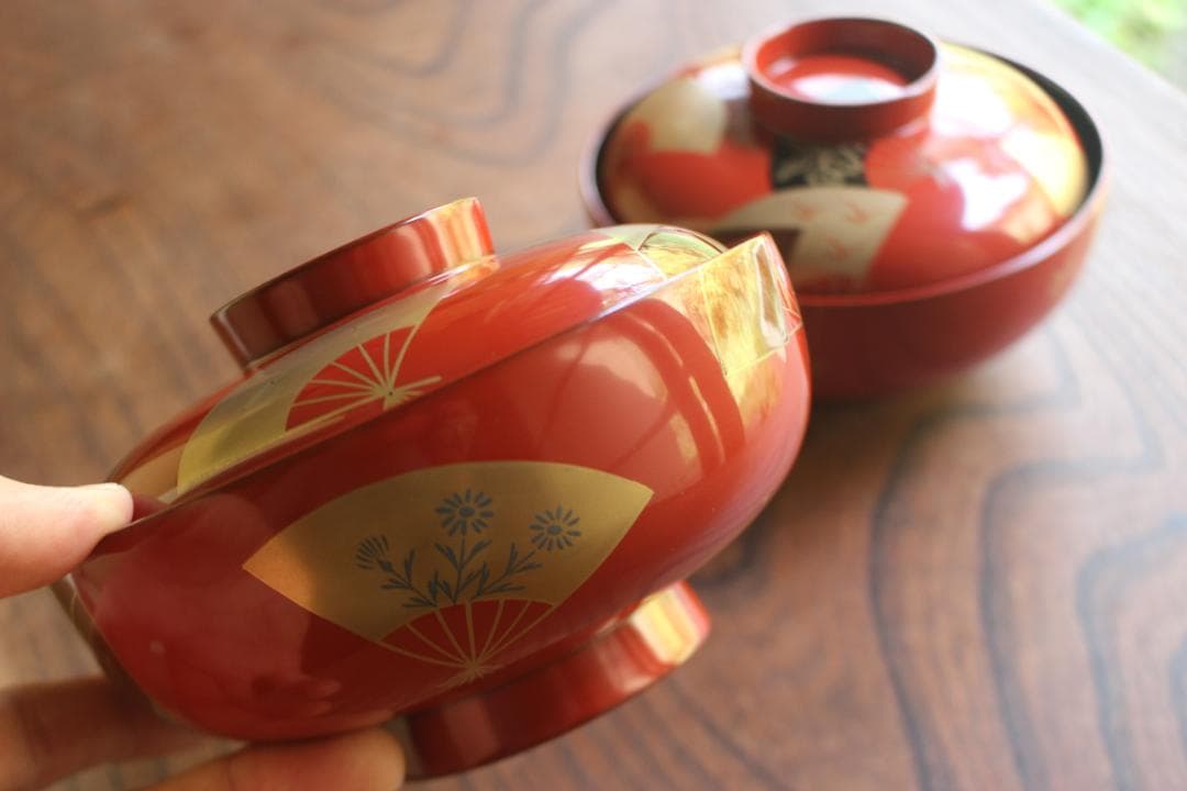 デッドストック！上質朱漆に優美な扇面蒔絵の映える煮物椀2点（検