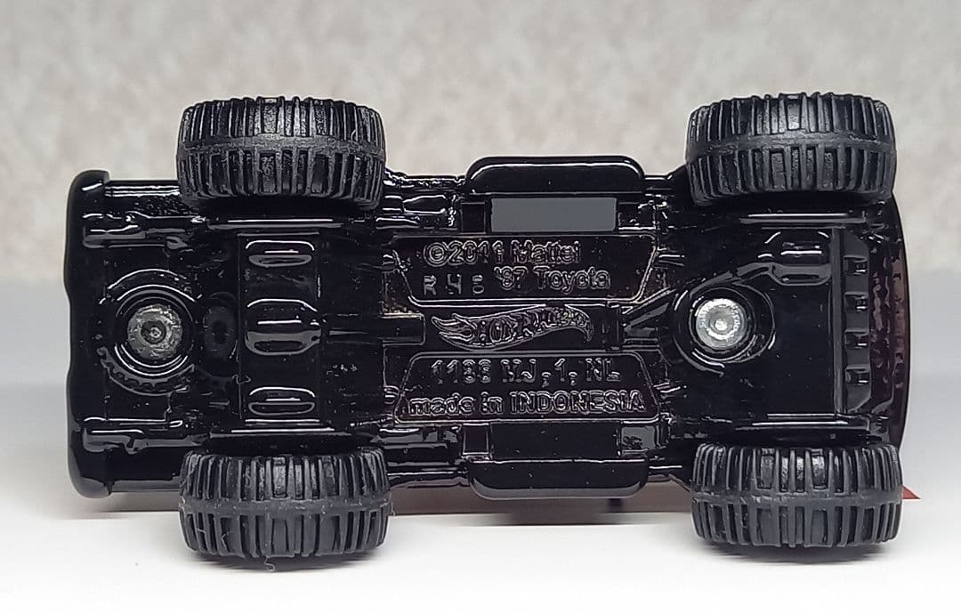 ホットウィール トヨタ ハイラックス バックトゥザフューチャー