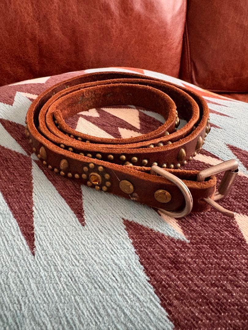 htcスタッズ付きブラウンレザーベルト