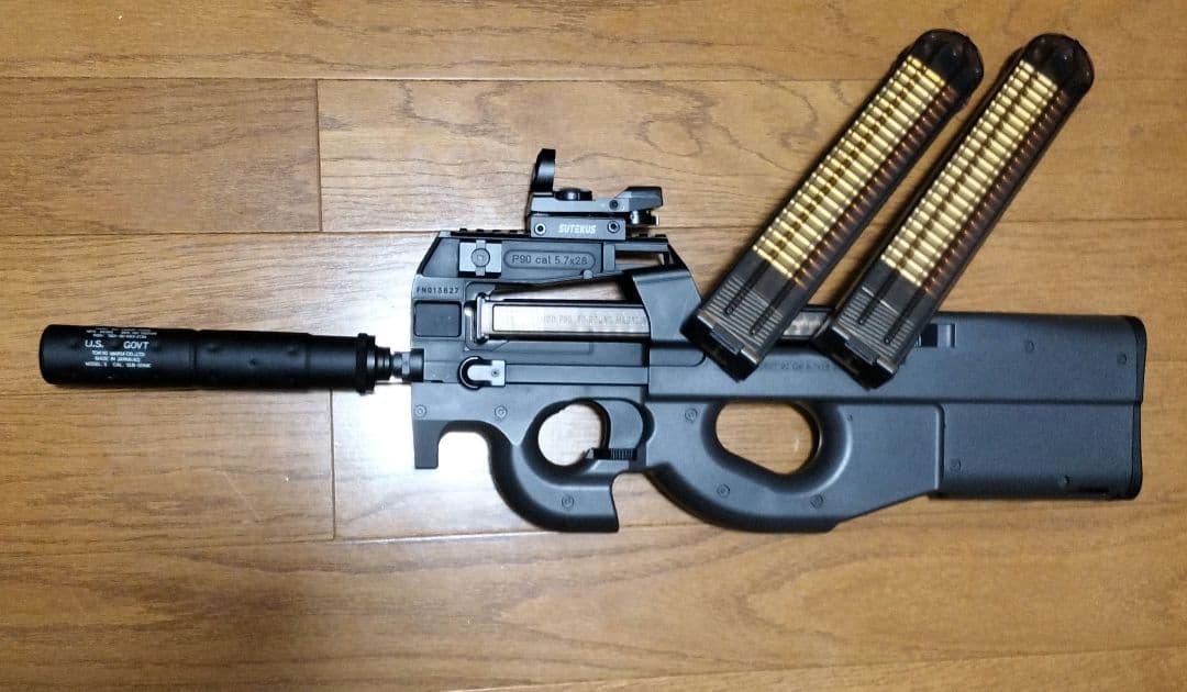 東京マルイ P90TR＋バッテリー一式＋sukekus製サイト＋ マガジン三本