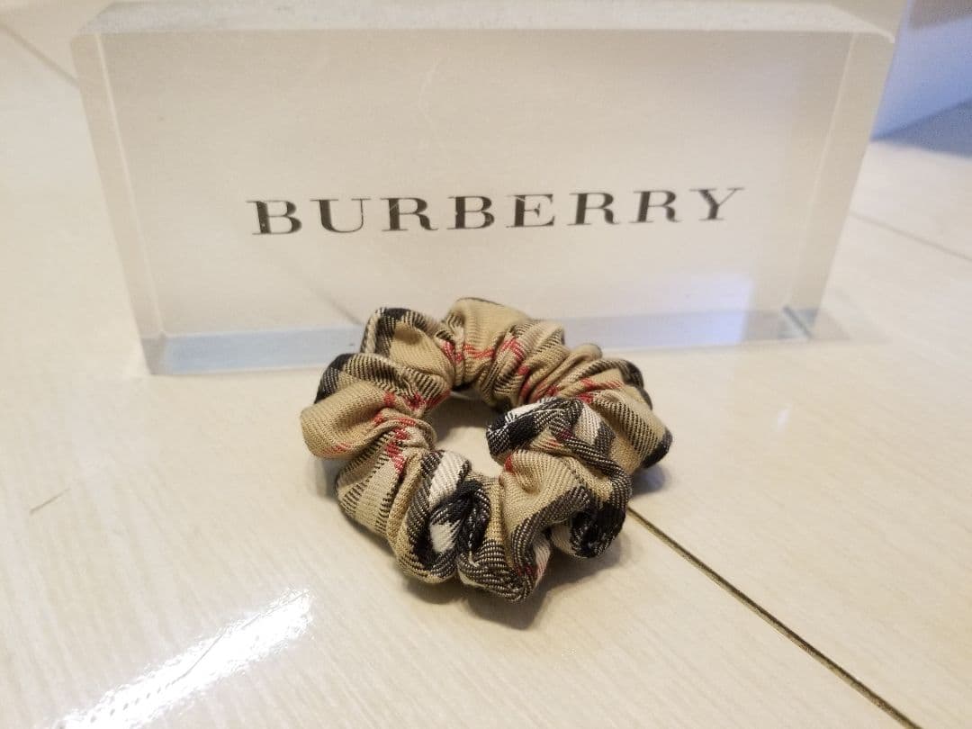 バーバリー新品未使用ミラー 未使用近ヘアゴム ノバチェックベージュ美