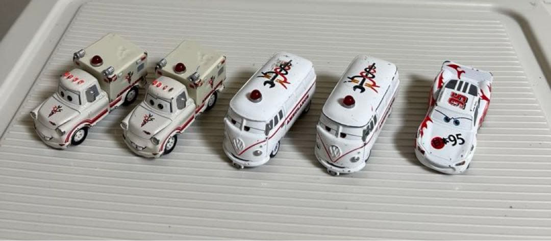 カーズ、ミニカー（トミカ）救急メーター、救急車フィルモア、シュウトドロキペイント