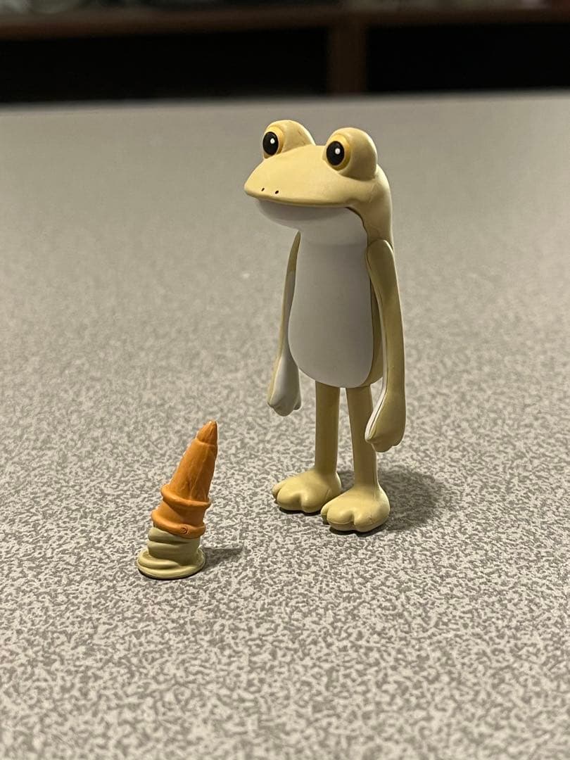 ガチャガチャ　カエル