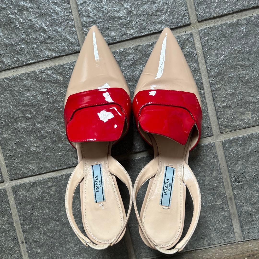PRADA ポインテッドトゥ ミュール ベージュ/レッド - メルカリ