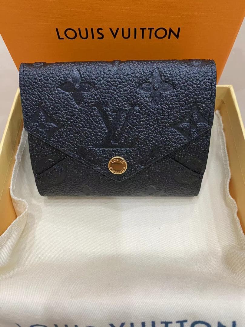 美品ポルトフォイユ・ヴィクトリーヌ アンプラント