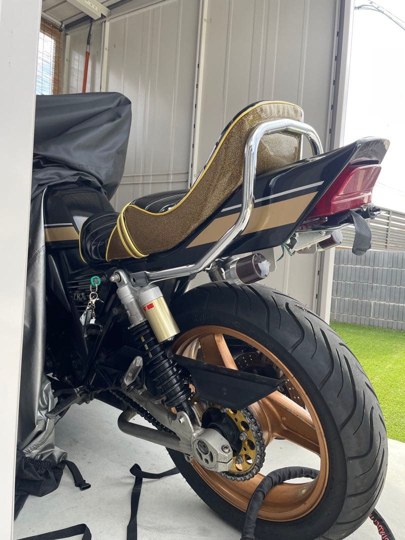 zrx400チョビ3段シート - メルカリ