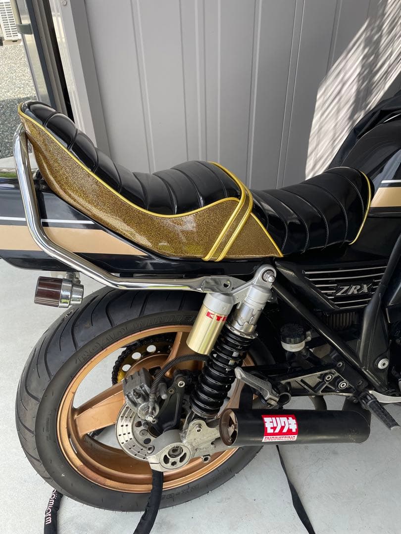 zrx400チョビ3段シート - メルカリ