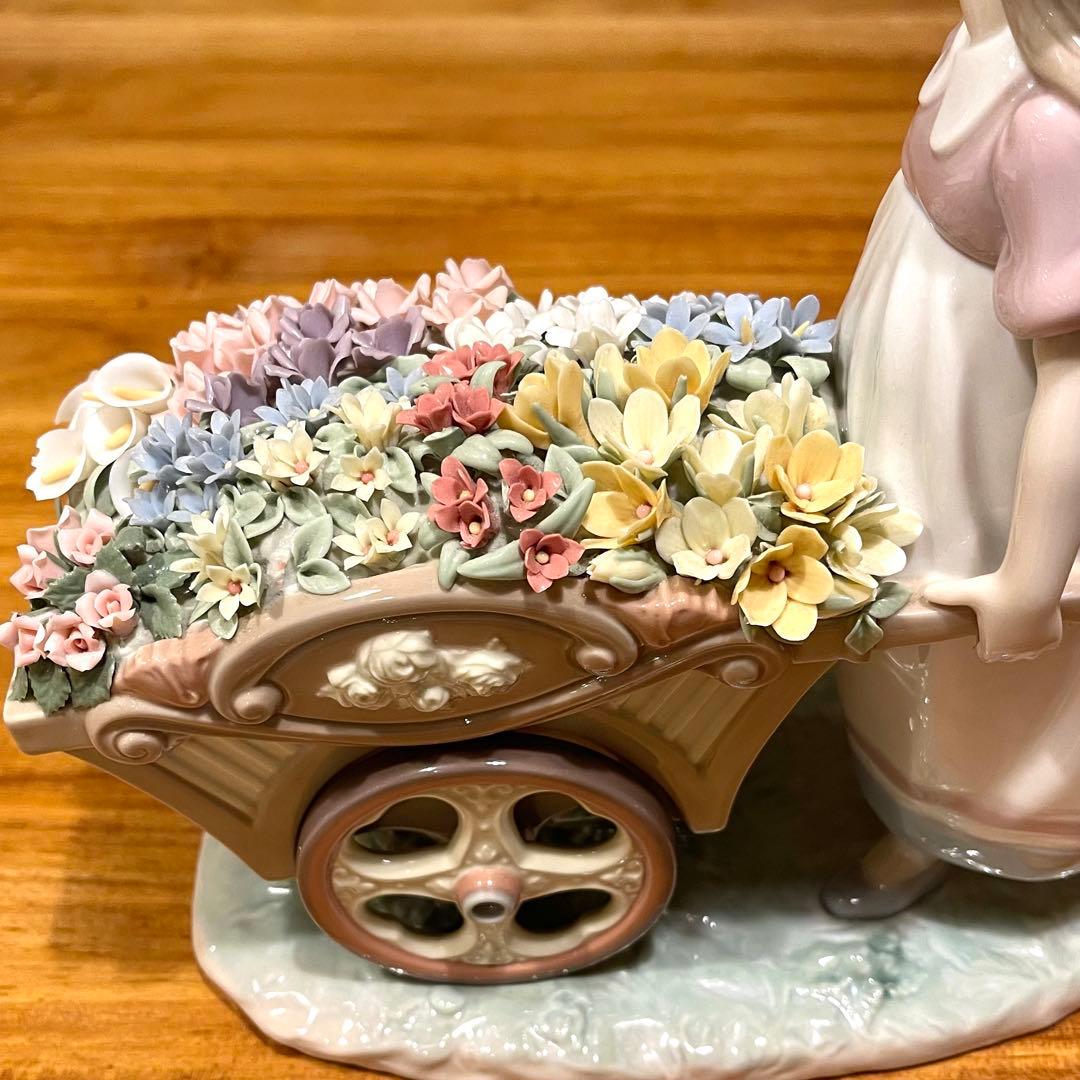リヤドロ LLADRO 可愛いお花屋さん 女の子 フィギュリン 人形
