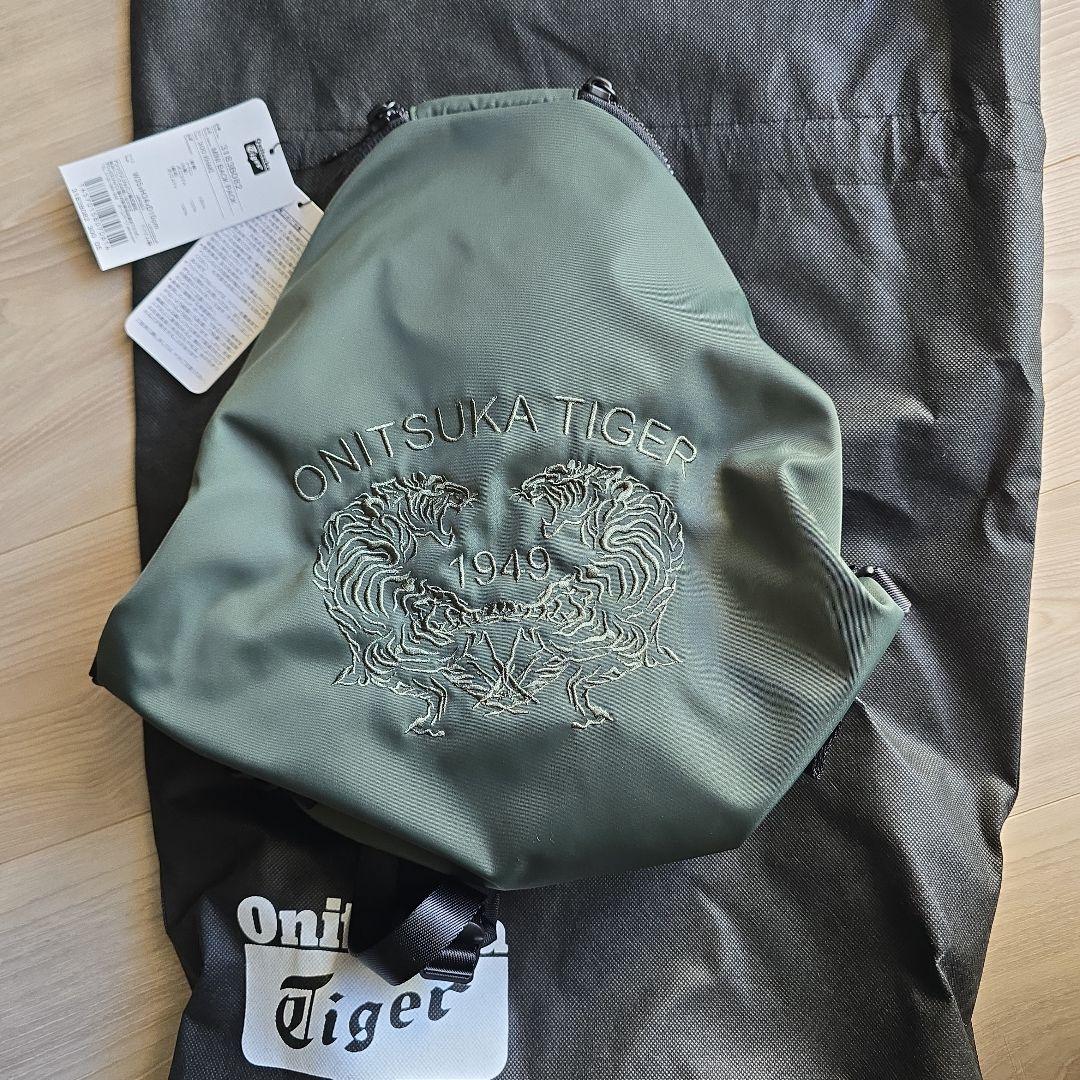 ONITSUKA TIGER メッセンジャーバッグ カーキ Onitsuka Tiger（オニツカタイガー） ショルダーバッグ バッグ