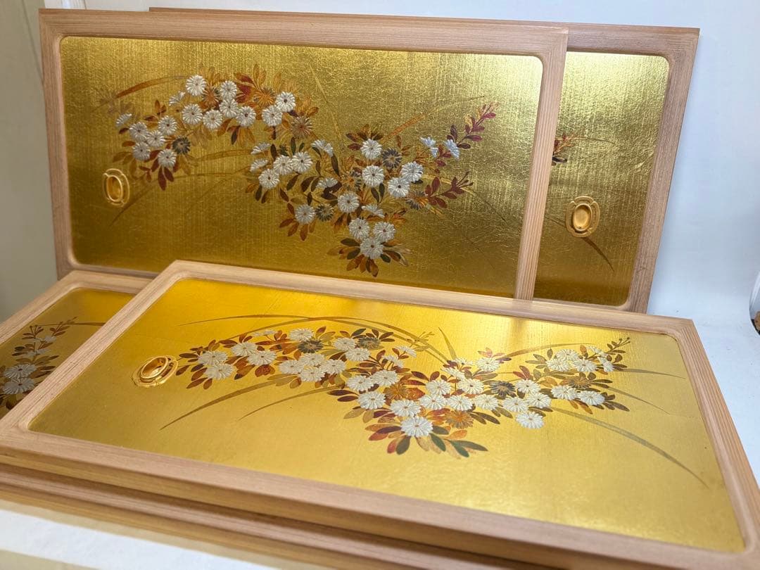 W 総桐箪笥の戸袋引戸4枚 金箔銀彩華絵 建具 豪華