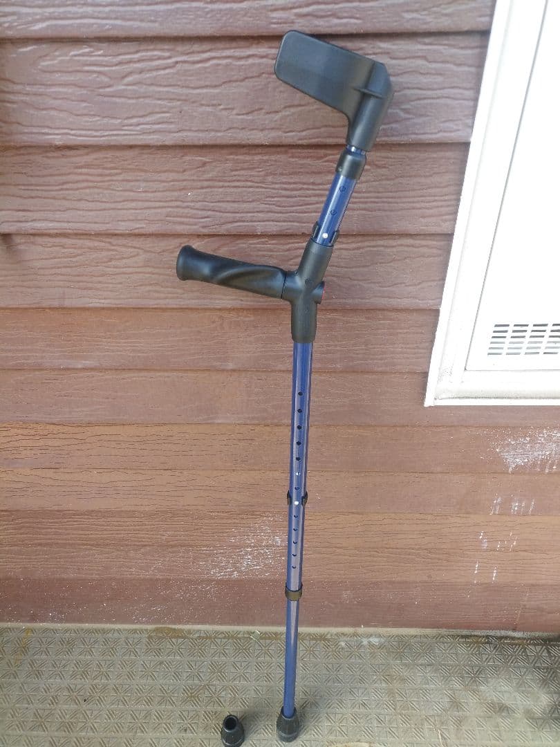 ドイツ製 ロフストランドクラッチ 青い調整可能な杖 ほぼ新品替えゴム付きU型