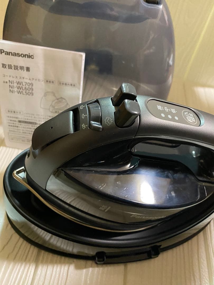 【新品★未使用】Panasonic コードレスアイロン NI-WL709-K