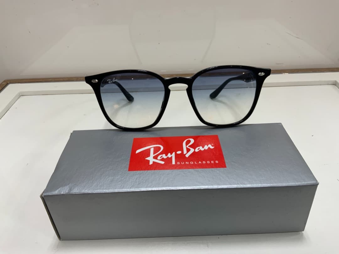 折橋真理子 【真作 】「しくらめん」油彩8号 パリの窓辺 一枚の繪取扱